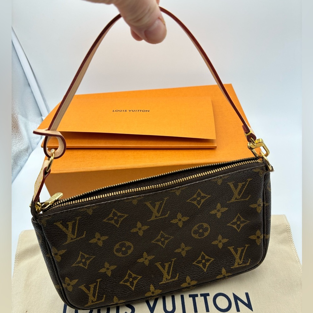Louis Vuitton Monogram pochette bag with LV dust bag and box - Picture 3 of 10